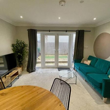 Stylish Modern Two Bedroom Apartment With Garden 卡迪夫 外观 照片