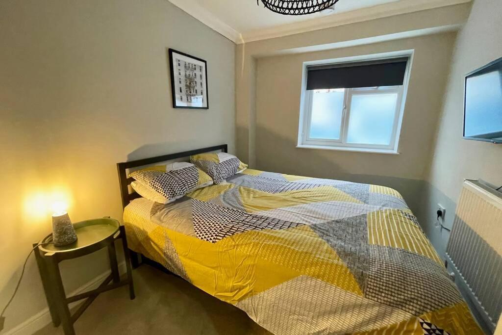 Stylish Modern Two Bedroom Apartment With Garden 卡迪夫 外观 照片