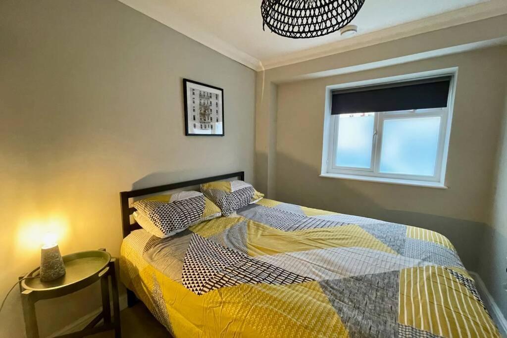 Stylish Modern Two Bedroom Apartment With Garden 卡迪夫 外观 照片